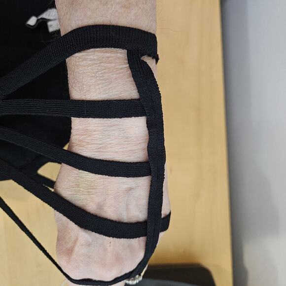 Boston Proper Sleeveless Strappy Shoulder Top Black Stretch Knit Sexy Size M LN - Picture 6 of 8